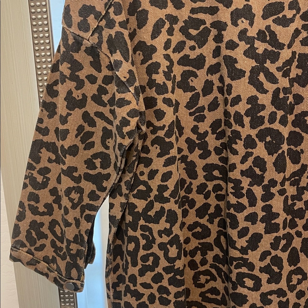 Leopard Print Button-Up Denim Jacket Size Medium Large - Picture 13 of 13